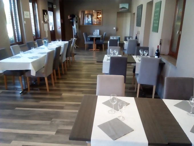 Salle du Restaurant Le Renouveau à Petit-Caux